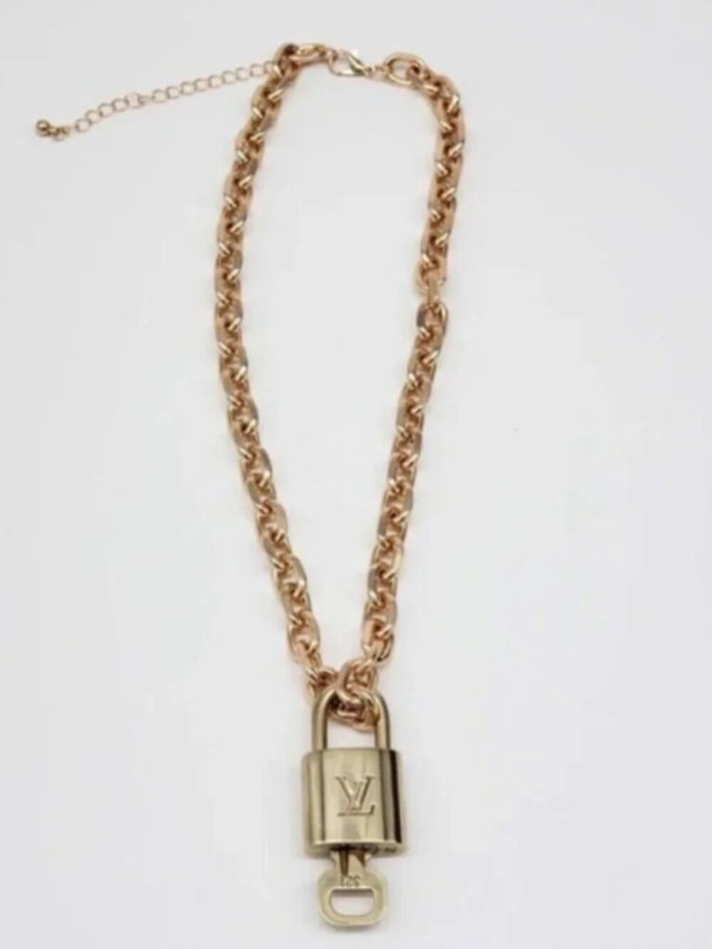 Gold-Plated Necklace with Authentic Louis Vuitton Padlock - Picture 3 of 8